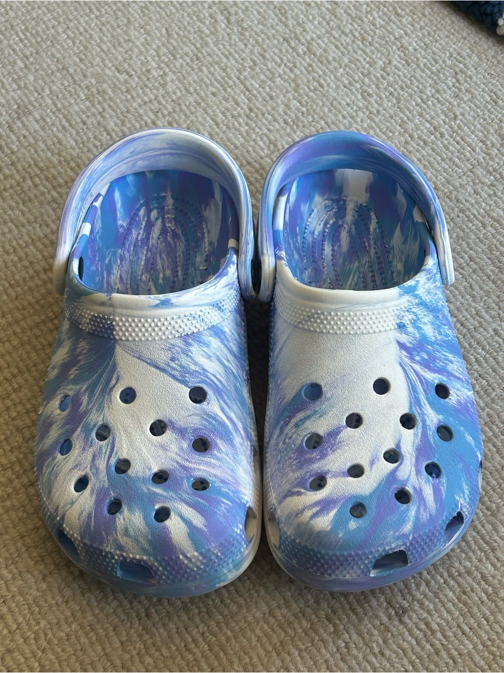 CROCS Woman’s Marble Swirl Clog in Blue and White